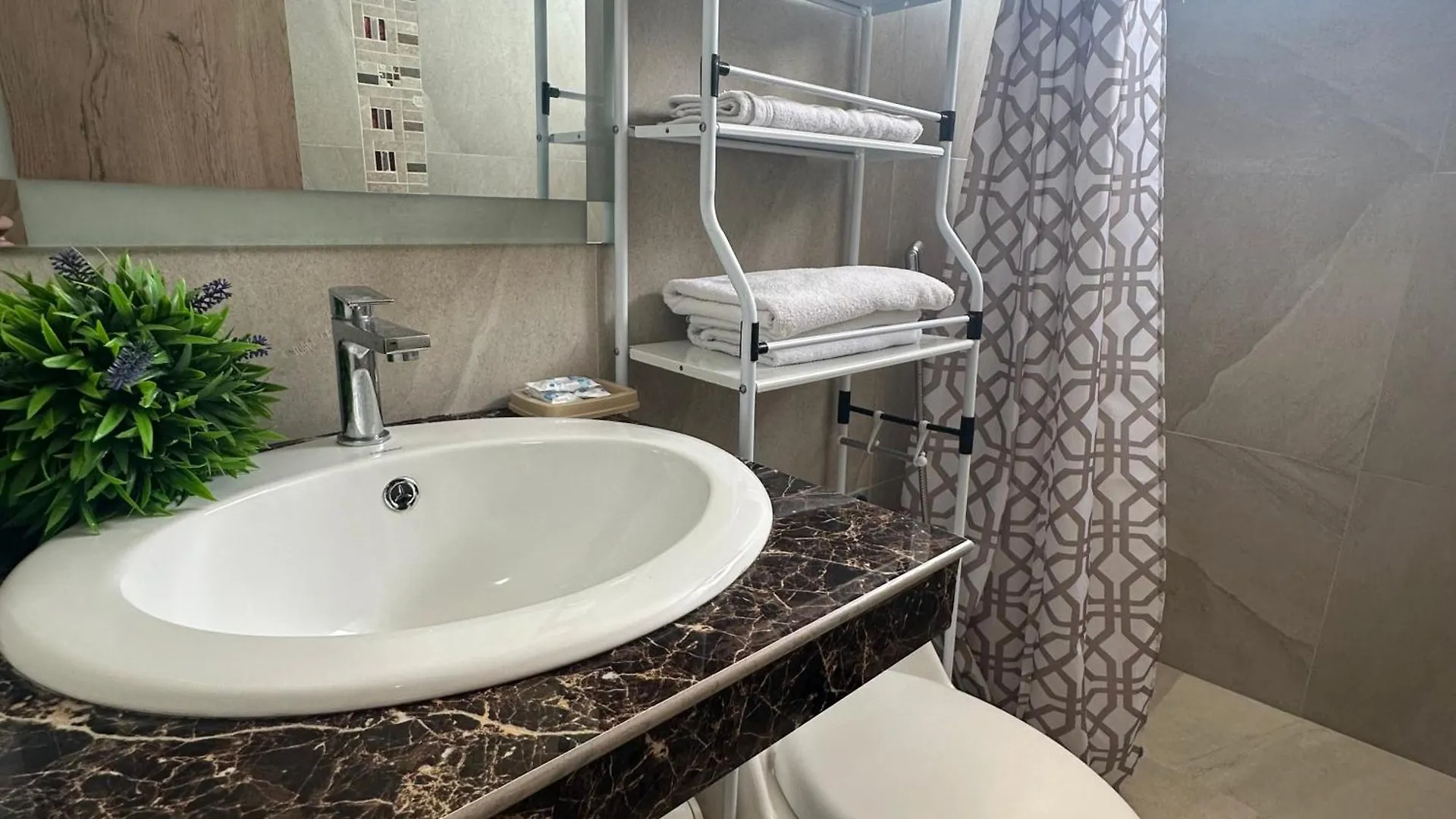 Hotel Murali - Cerca Del Aeropuerto De 과야킬 3*,